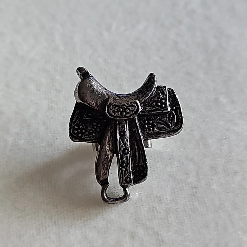 Vintage Silver Saddle Bolo Tie Clip 🔑